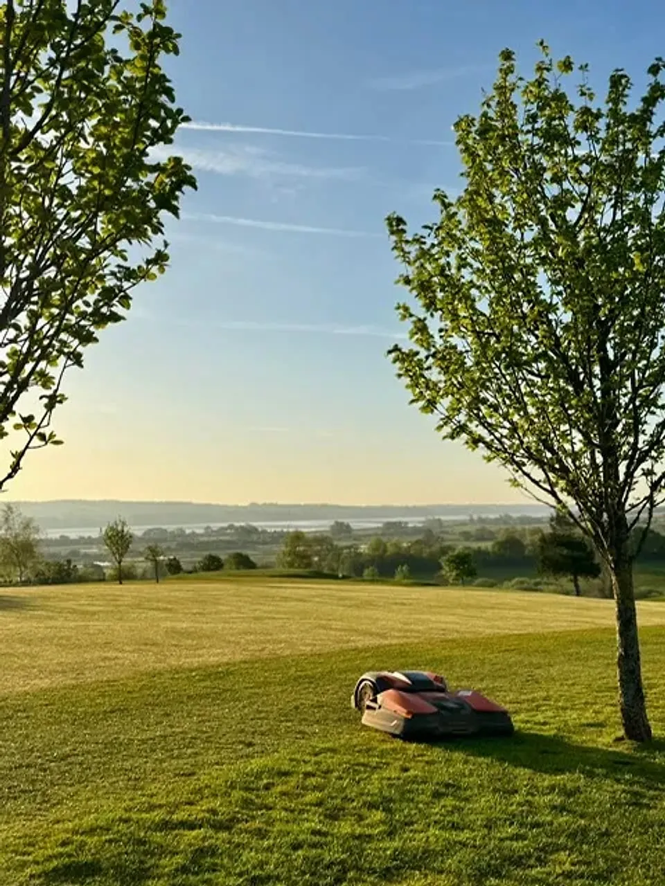 Golf hole with mature trees at Exminster Golf Centre